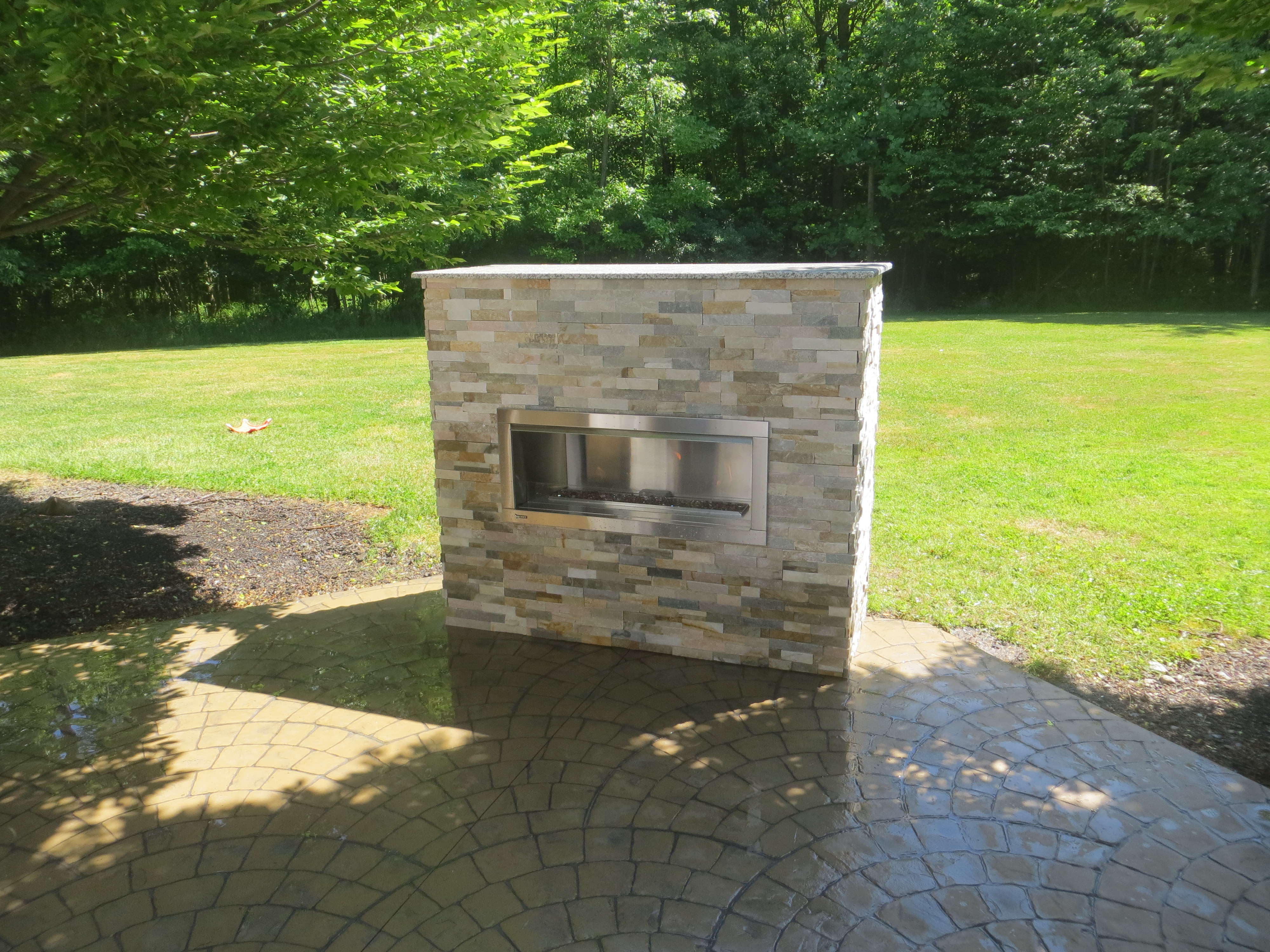 Outdoor fireplace